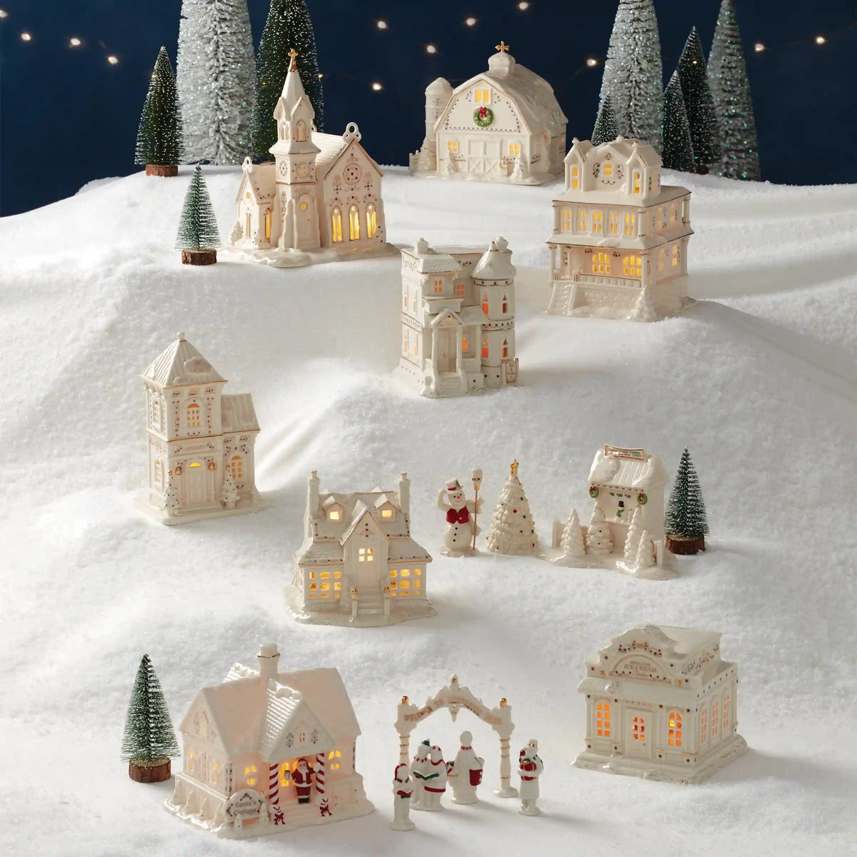 Mistletoe Park Lit Cottage & Caroler Figurine Set