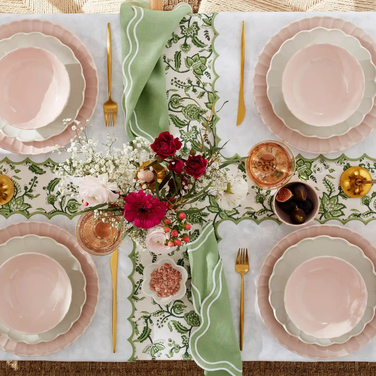 French Perle Scallop White Accent Plates, Set of 4