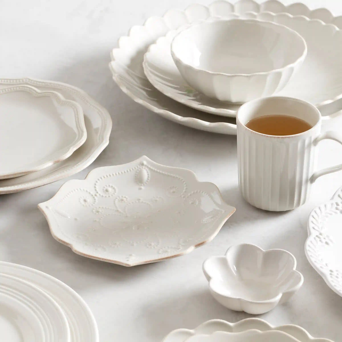 French Perle Scallop White 4-Piece Place Setting