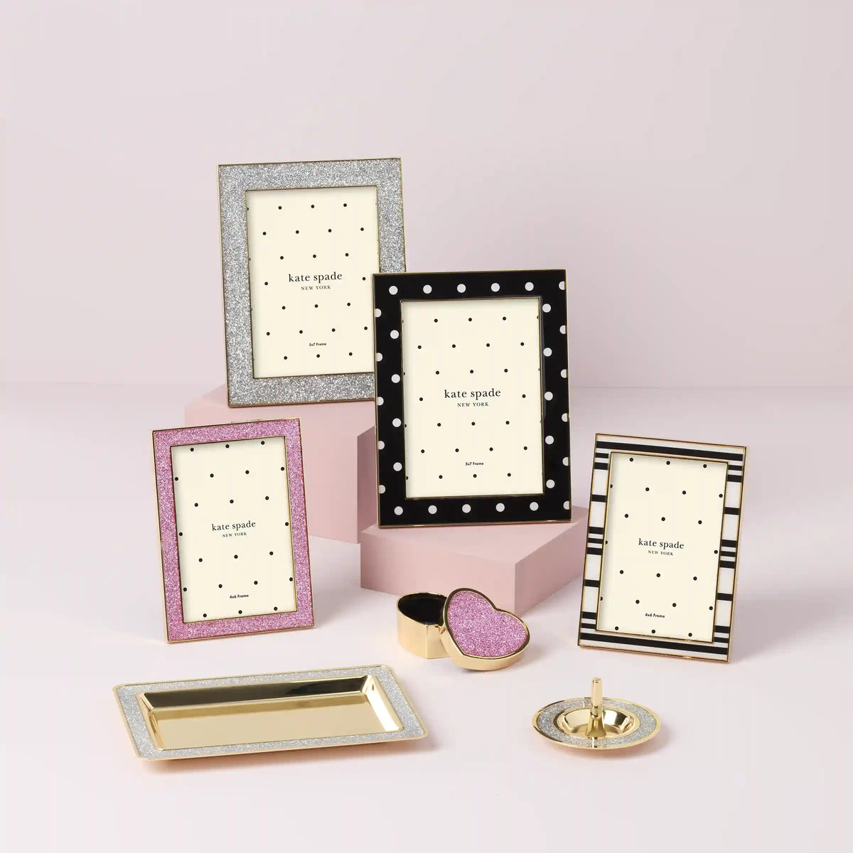 Sitting Pretty Pink Glitter Heart Box