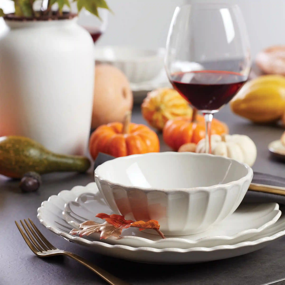 French Perle Scallop White 4-Piece Place Setting