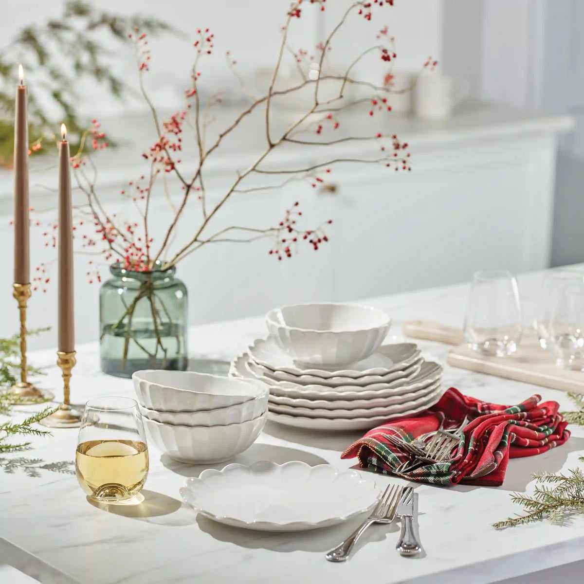 French Perle Scallop White 4-Piece Place Setting