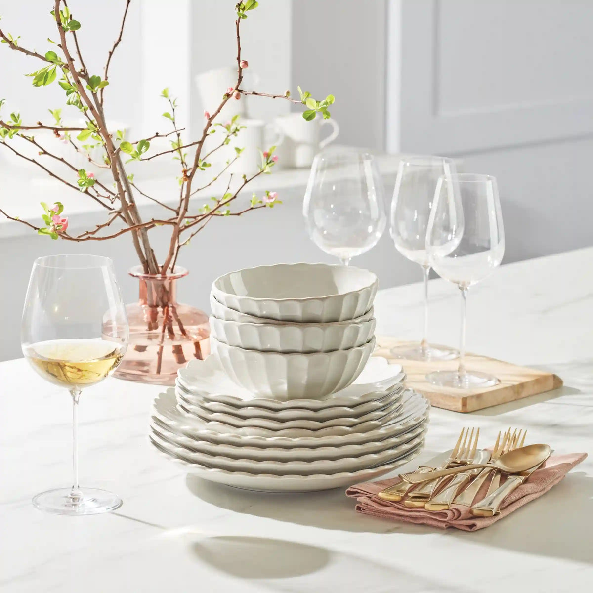 French Perle Scallop White 4-Piece Place Setting