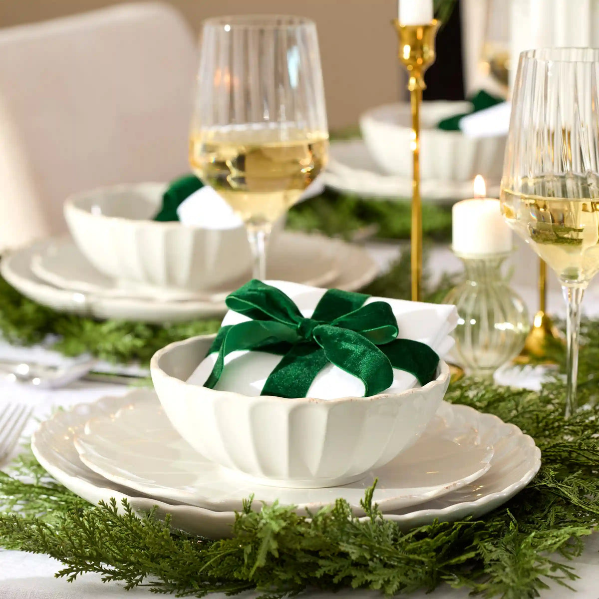 French Perle Scallop White Accent Plates, Set of 4