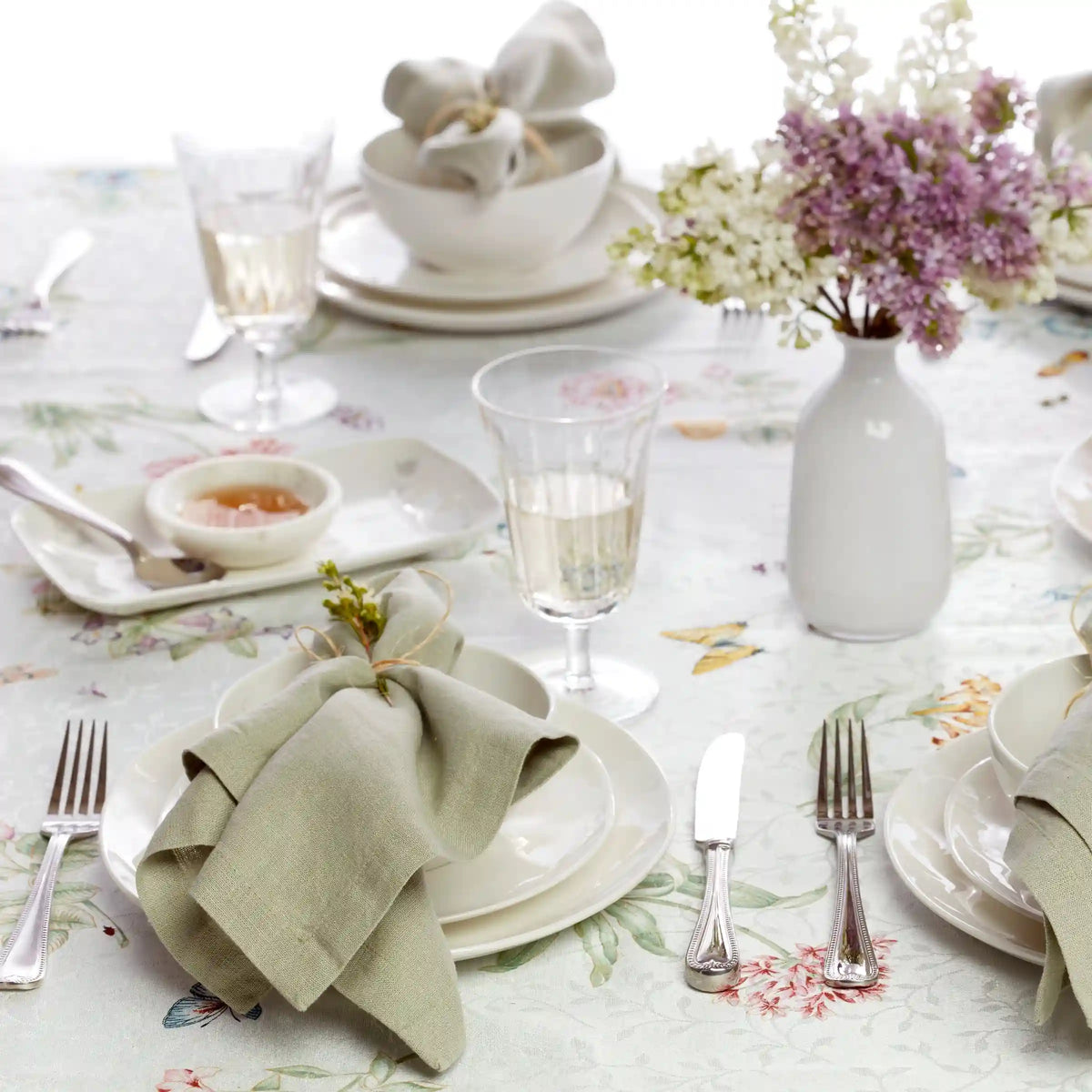 Bay Colors White 12-Piece Dinnerware Set