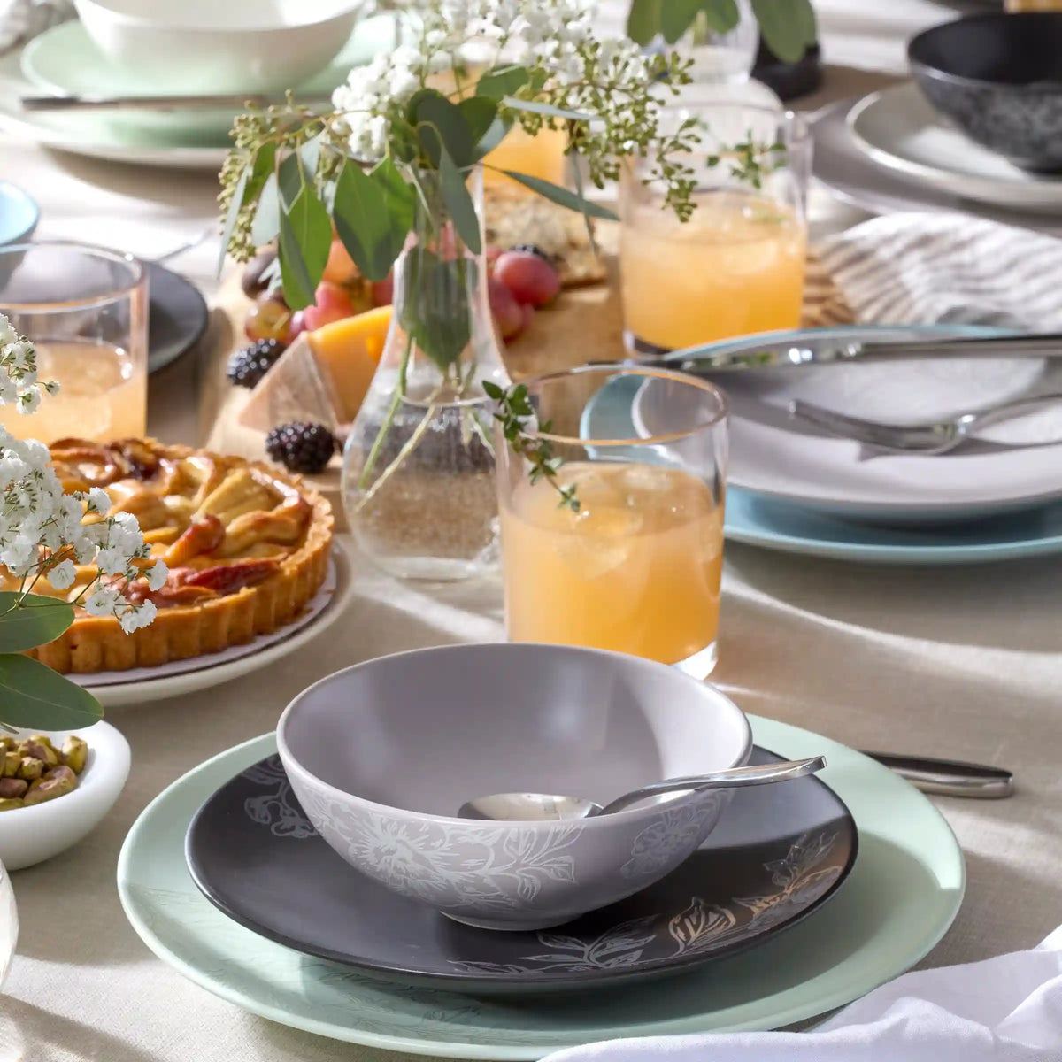 Roseto White 12-Piece Dinnerware Set
