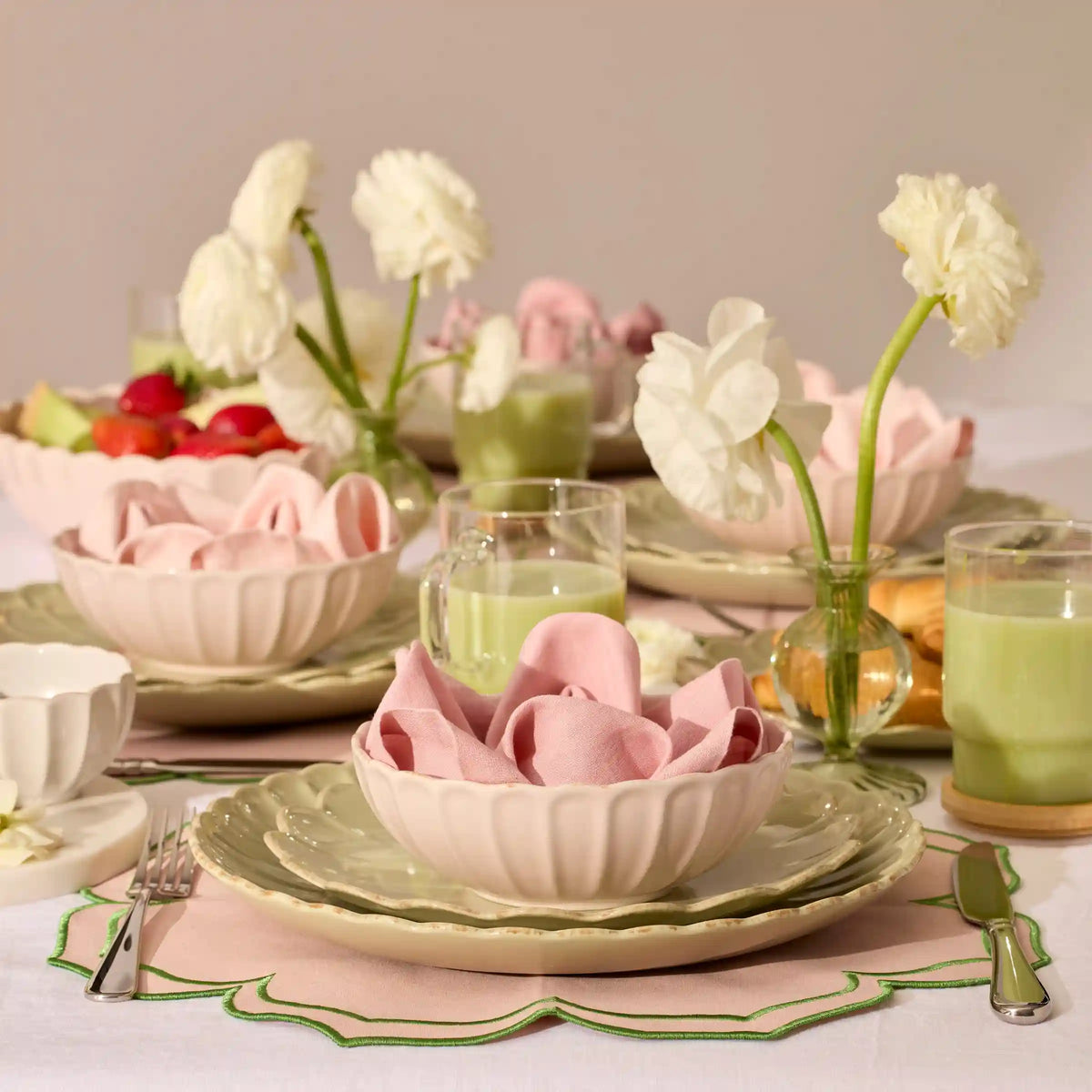 French Perle Scallop Matcha 24-Piece Dinnerware Set