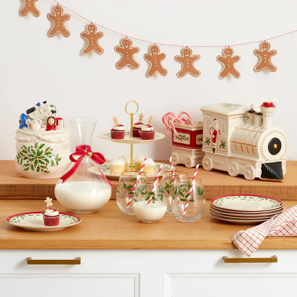 Holiday Train 5-Piece Serving Set